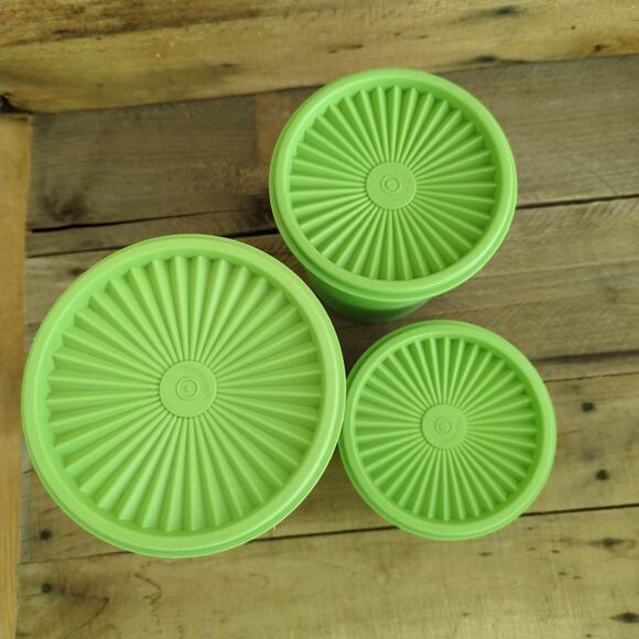 Vintage 1970s Set of Three Tupperware Apple Green Servalier Canisters - Picture 6 of 10
